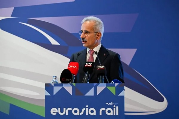 Raylı sistemlere 500 milyon liralık destek! Bakan Uraloğlu açıkladı